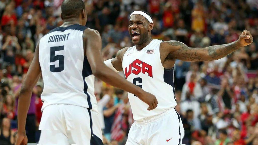 爱游戏下载-詹姆斯重要时刻晋级下一阶段，加拿大队带队取胜！-爱游戏下载